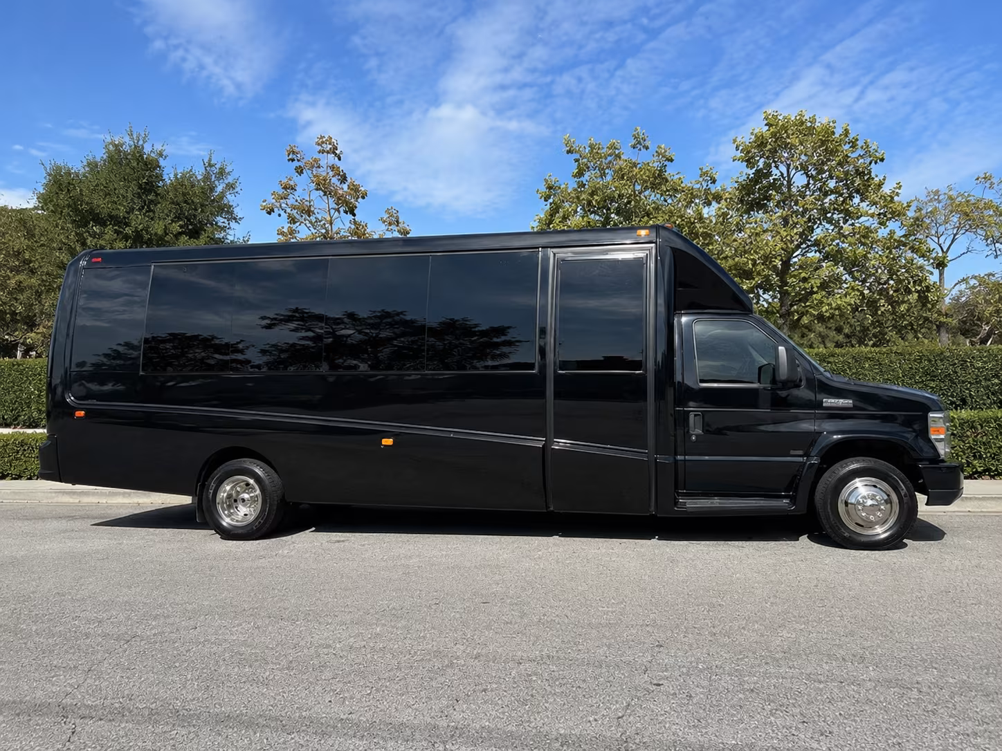 minibus rentals for small group wine tours near cary and the triangle