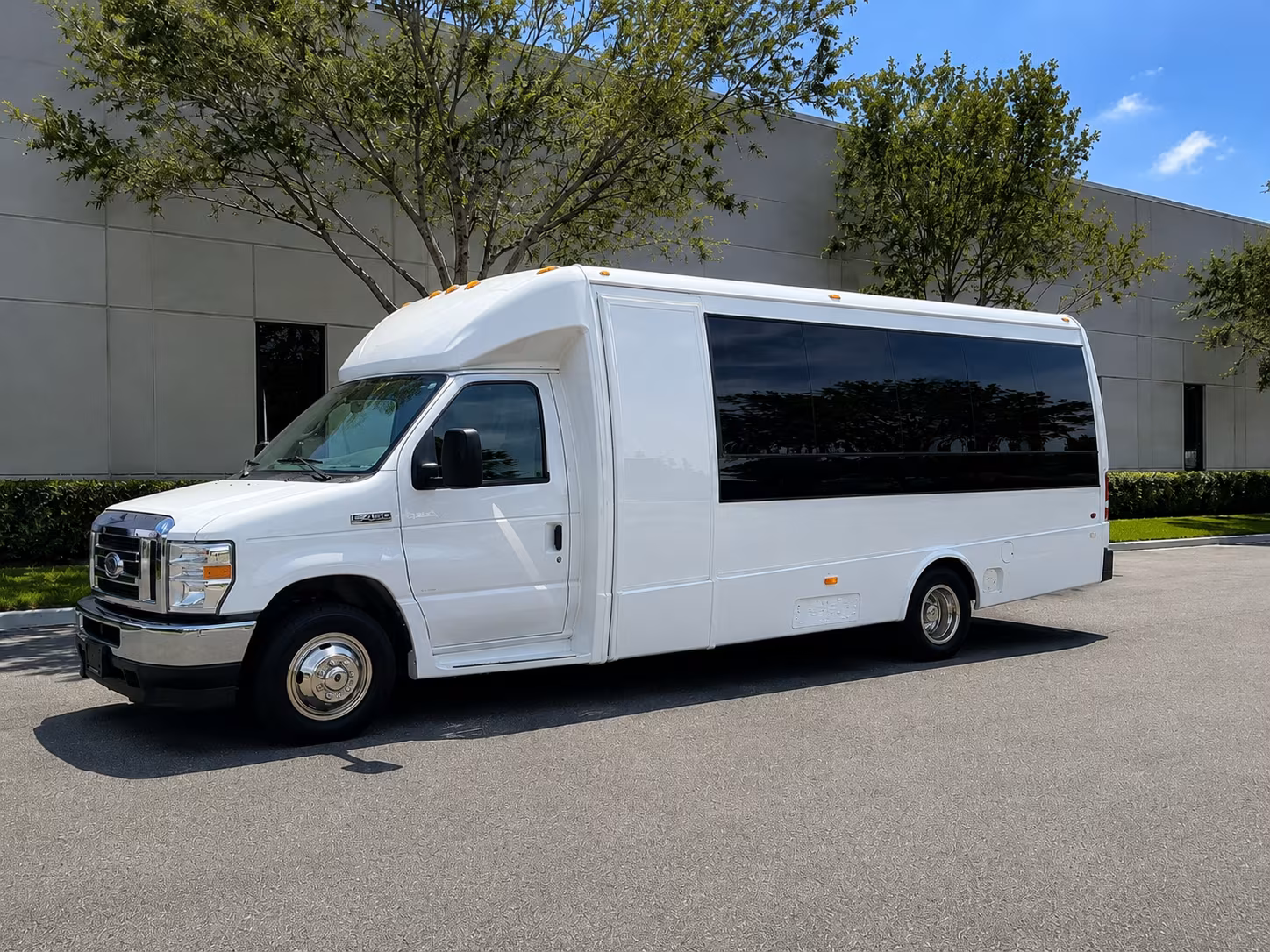 minibuses and charter buses for cary area science and aquarium trips